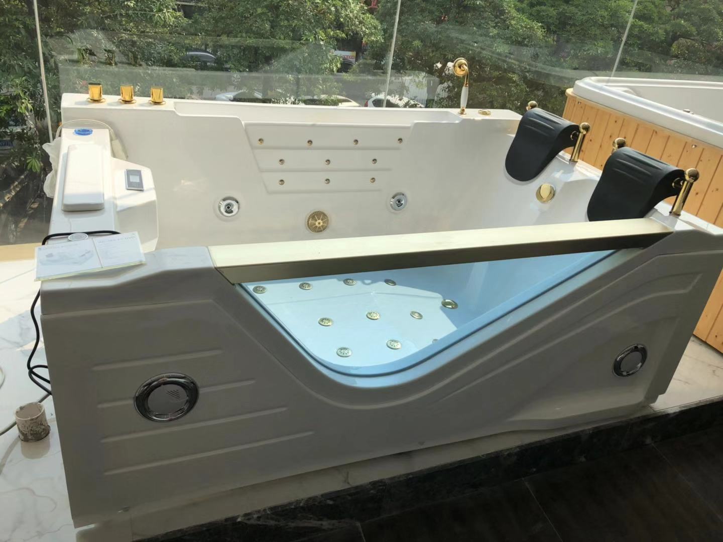 Whirlpool Bathtub Hirossy Jacu - đánh giá và giá W Spa & Wellness